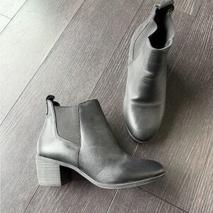 Dav Black Ankle Booties